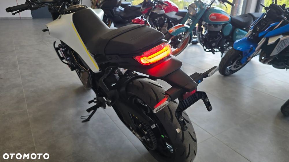 Husqvarna Vitpilen - 22