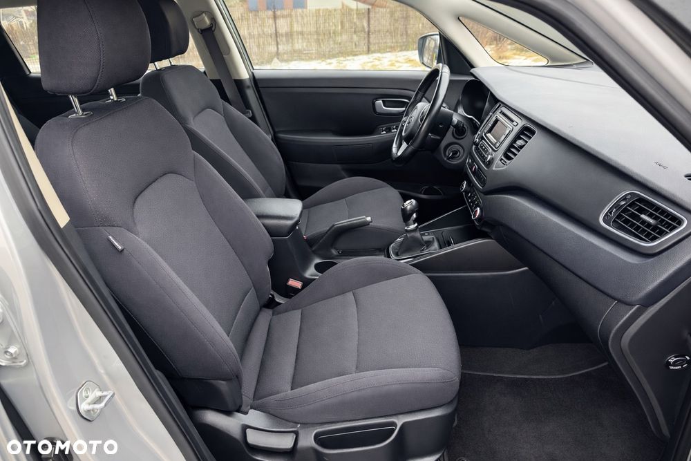 Kia Carens 1.7 CRDi 136 Dream Team Edition - 29