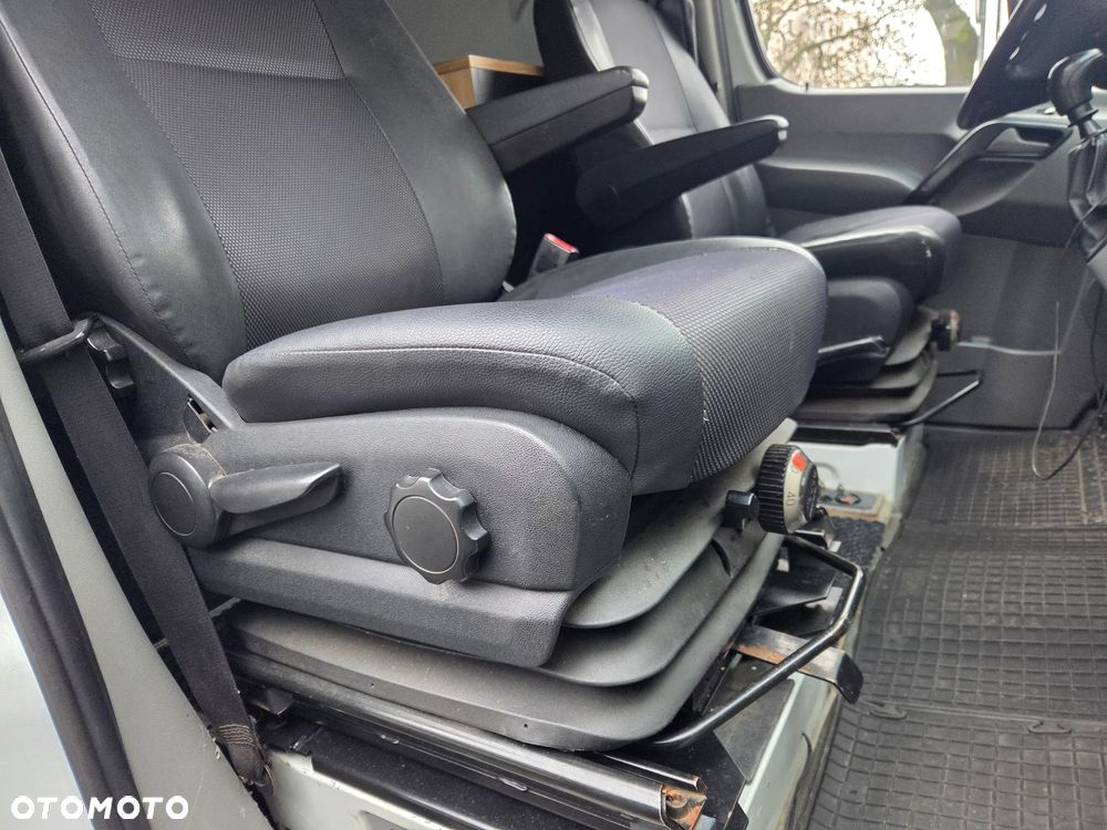 Mercedes-Benz Sprinter - 11
