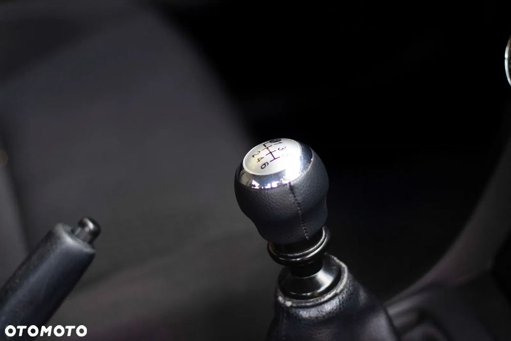 Toyota Corolla - 12
