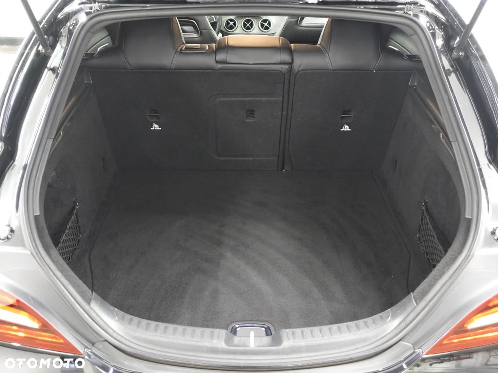 Mercedes-Benz CLA 180 7G-DCT - 24