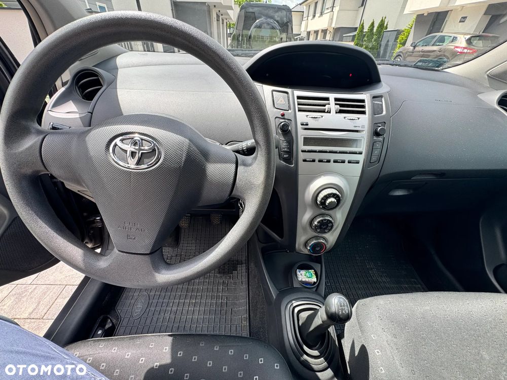 Toyota Yaris 1.3 Luna A/C - 15