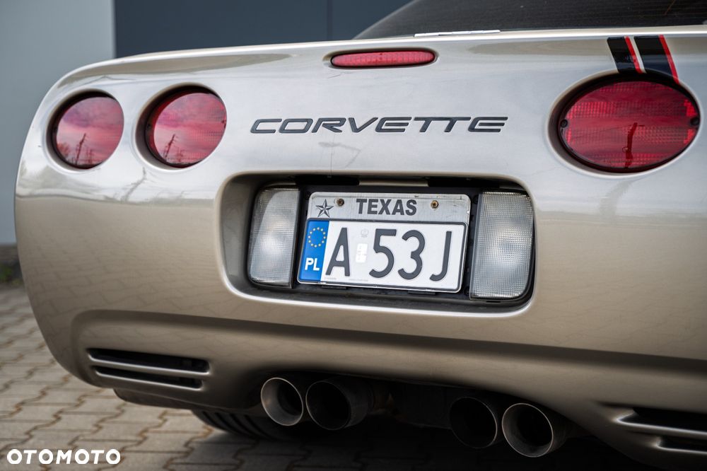 Chevrolet Corvette - 12