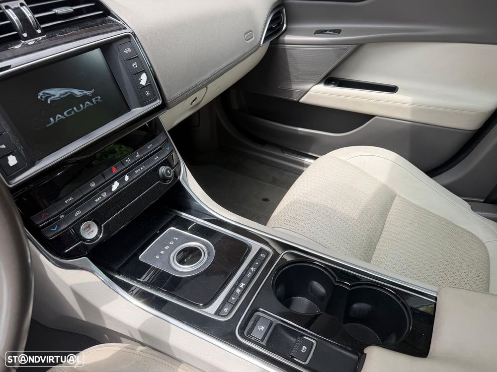 Jaguar XE 2.0 D Prestige Aut. - 23