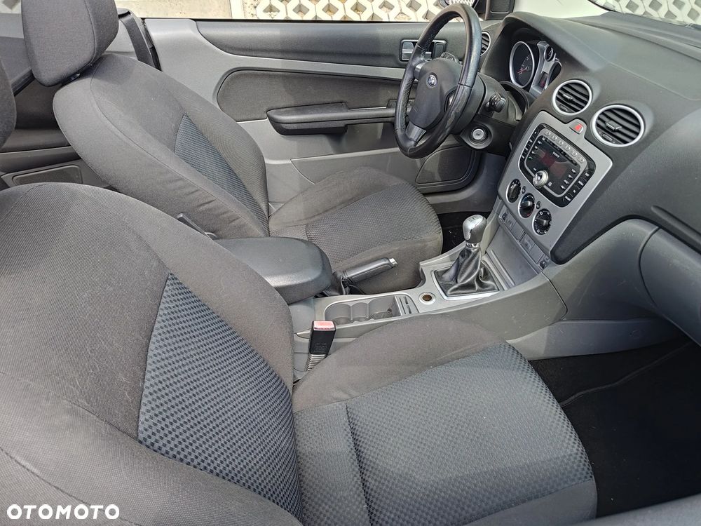 Ford Focus 2.0 16V Style - 18