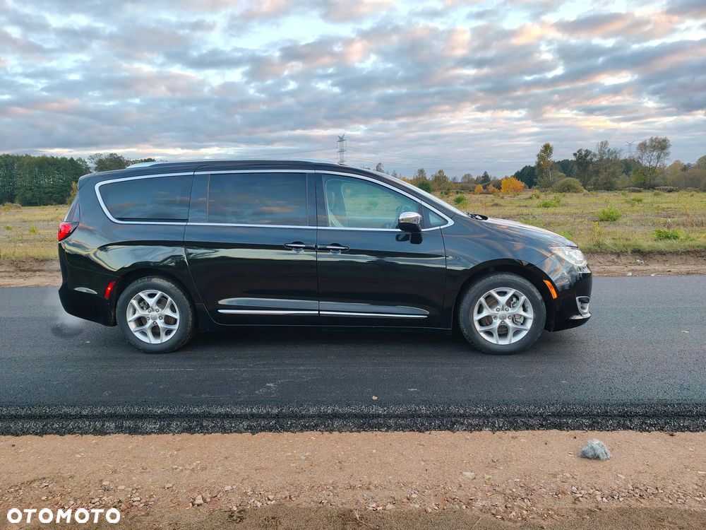 Chrysler Pacifica - 4