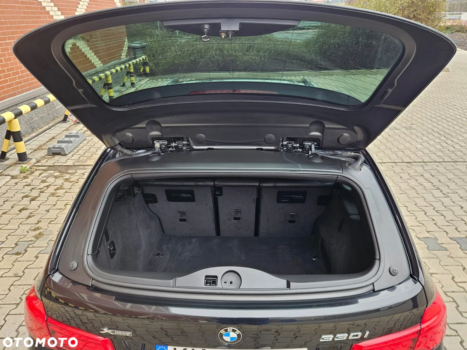 BMW Seria 3 330i xDrive M Sport Shadow - 11