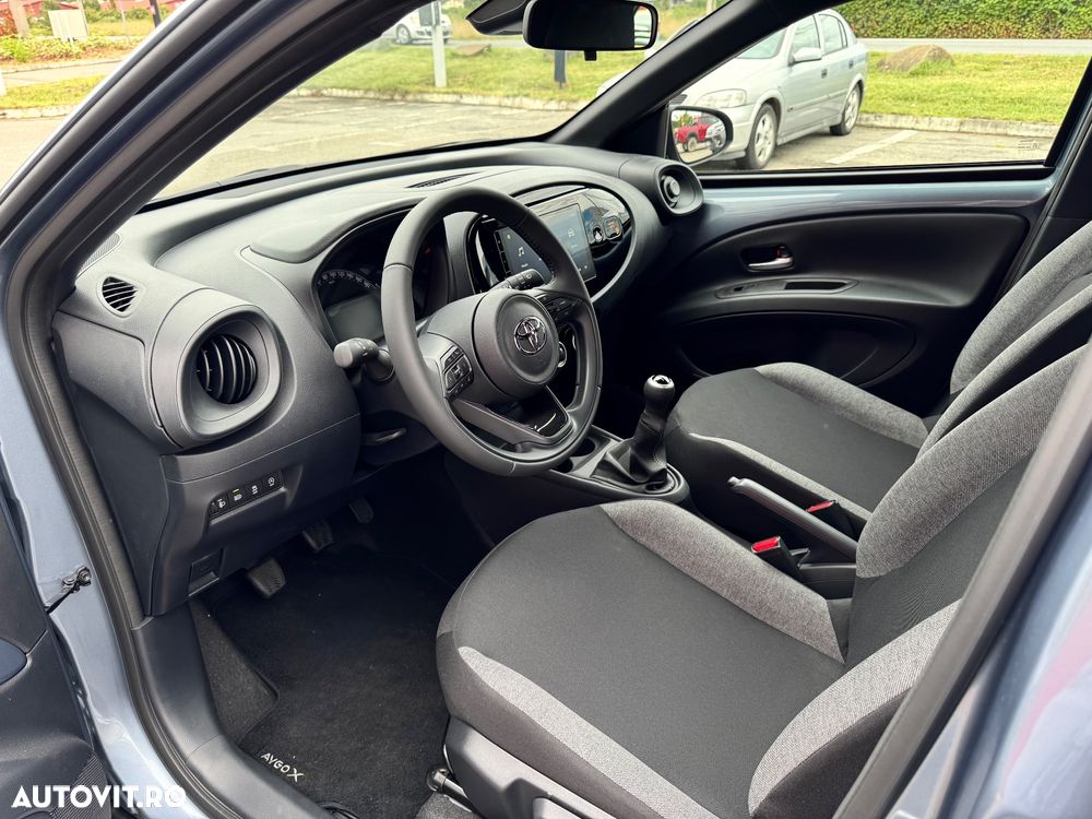 Toyota Aygo X 1.0l MT Active - 10