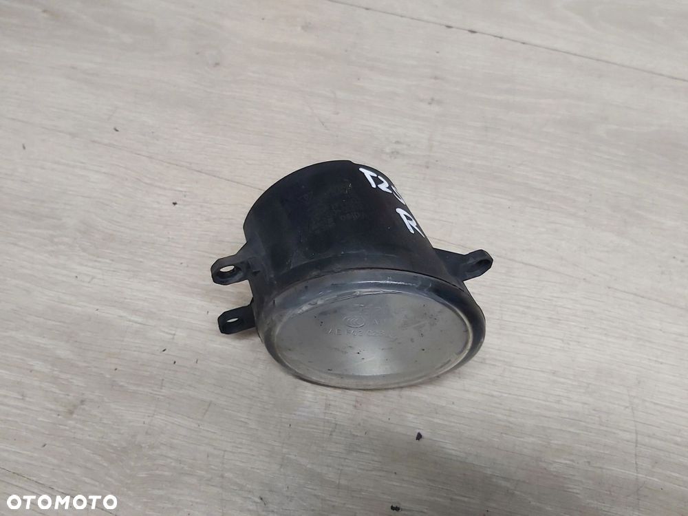 TOYOTA Avensis T25 halogen prawy Auris Rav4 Yaris 81210-0D041 - 2