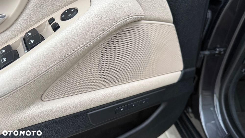 BMW Seria 5 525d - 13