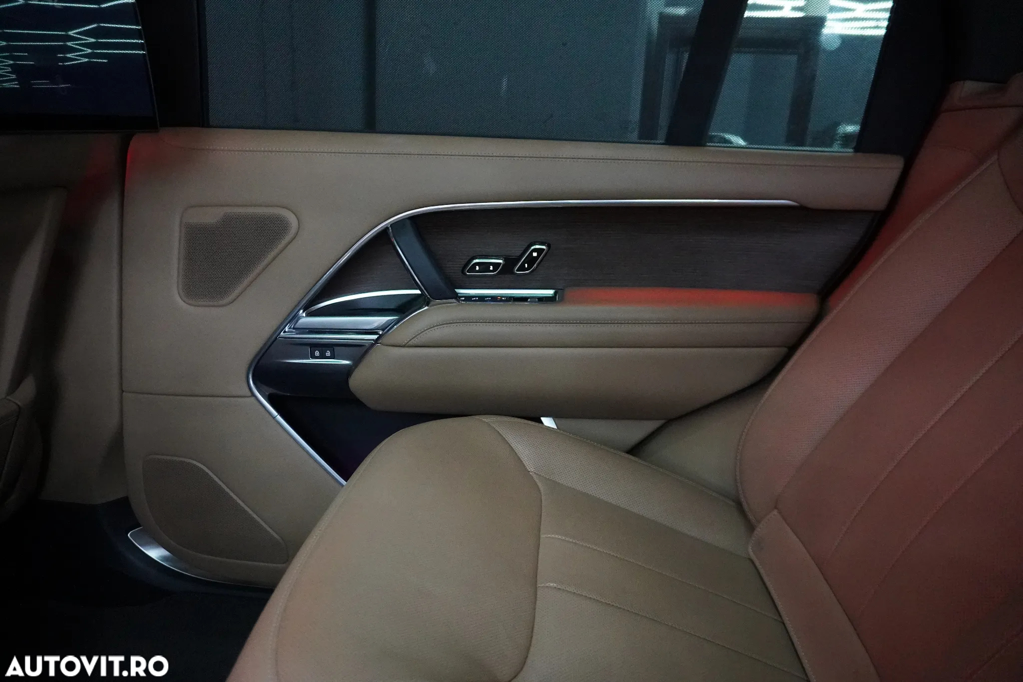 Land Rover Range Rover 3.0 I6 D350 MHEV LWB Autobiography - 36