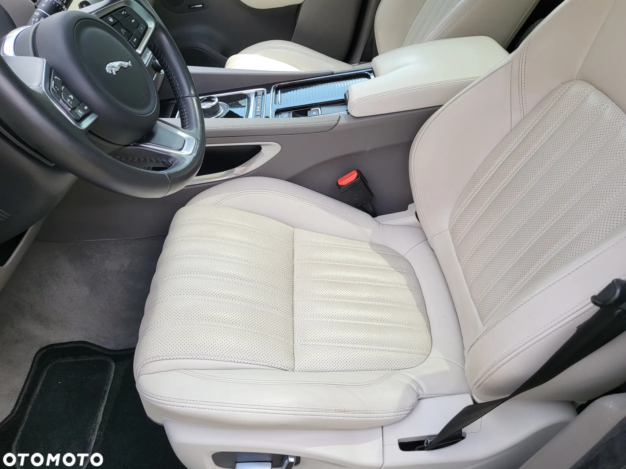 Jaguar F-Pace 2.0 i4D AWD Prestige - 37