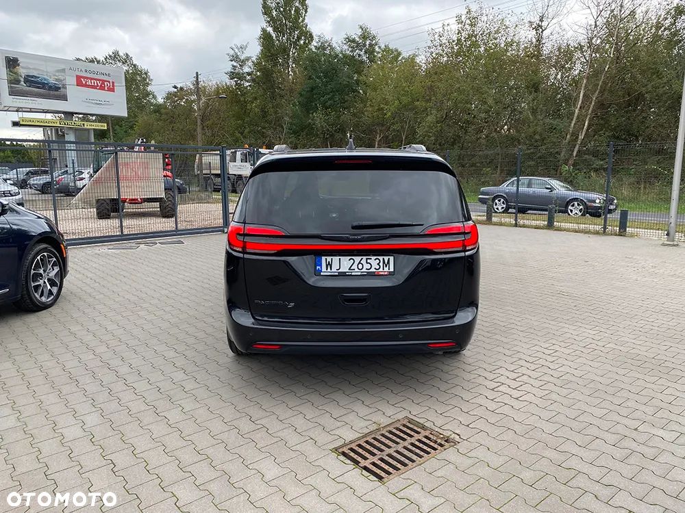 Chrysler Pacifica - 4