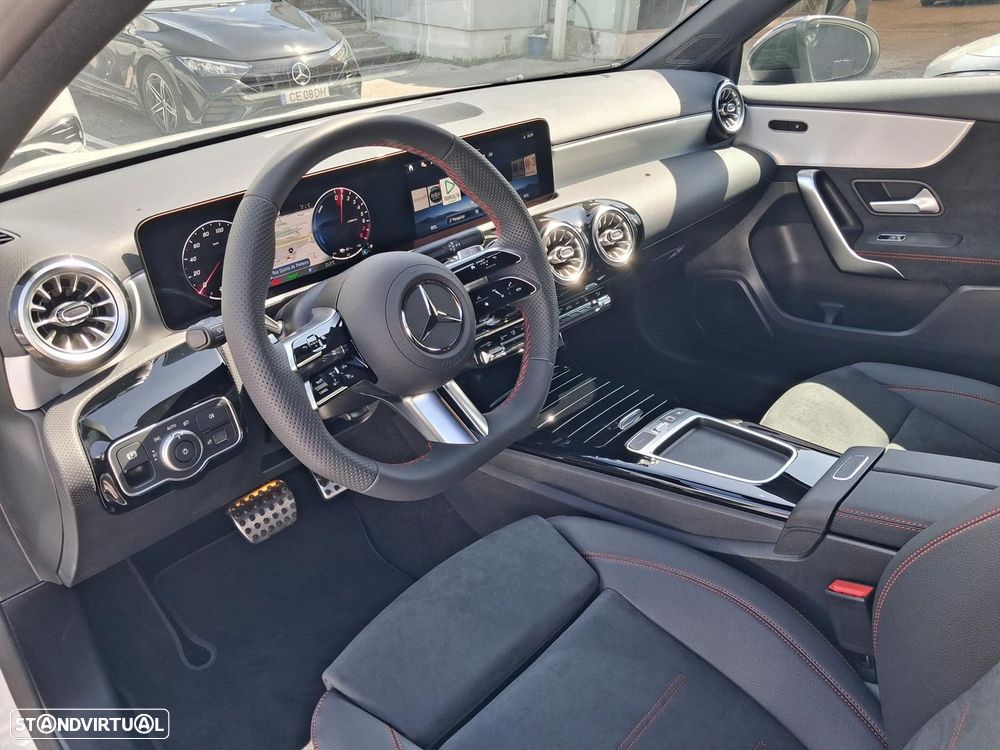 Mercedes-Benz A 250 e AMG Line - 12