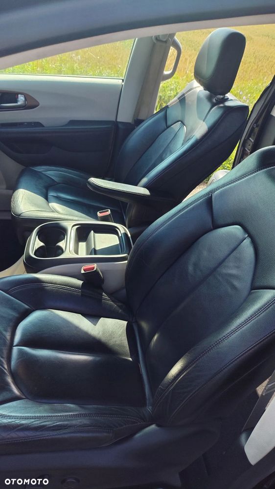 Chrysler Pacifica - 12