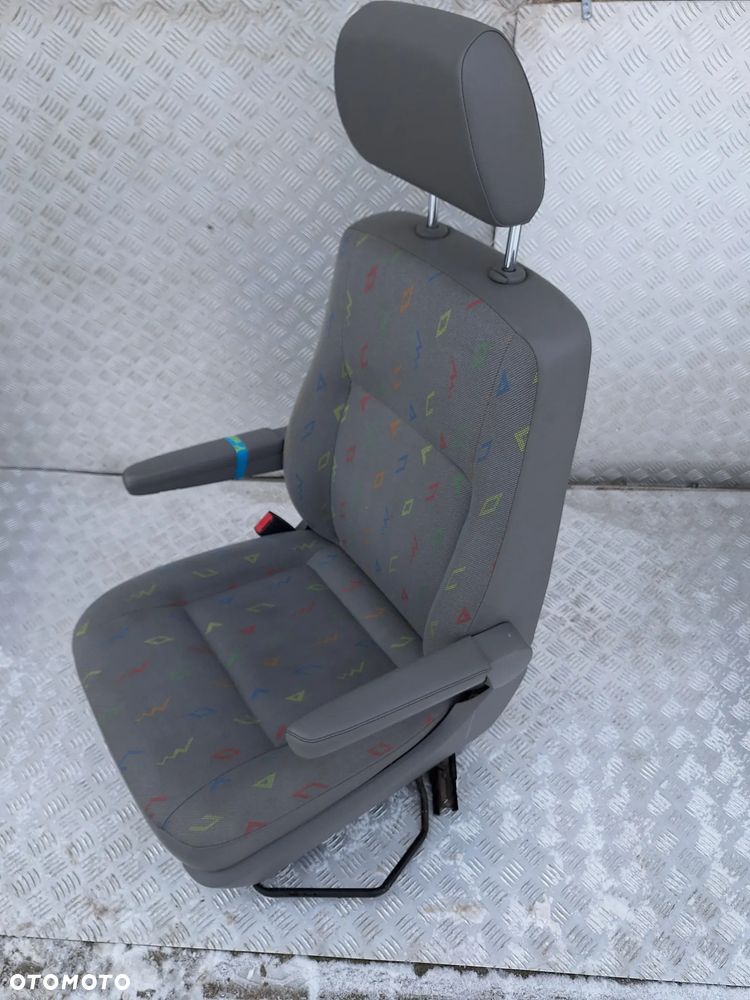 FOTEL OBROTOWY LEWY PRZÓD KIEROWCY PODŁOKIETNIKI  OBROTNICA VW TRANSPORTER T5 CARAVELLE - 4