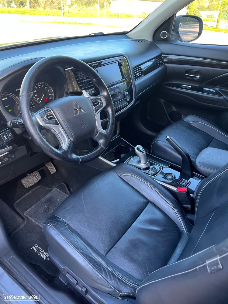 Mitsubishi Outlander - 10