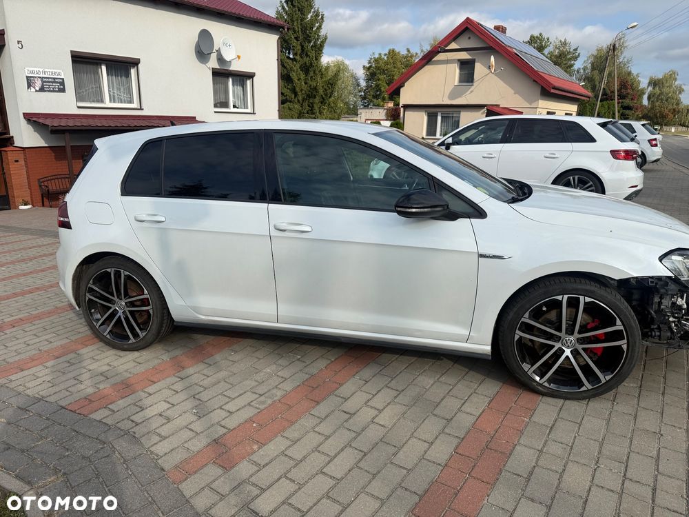 Volkswagen Golf - 5