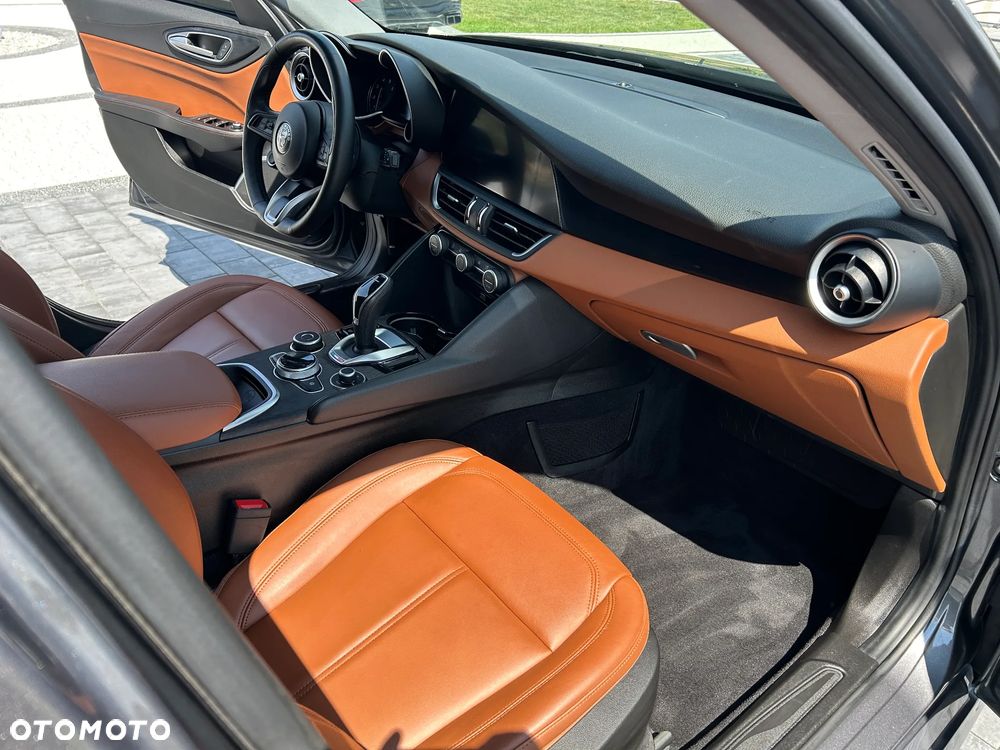 Alfa Romeo Giulia - 19