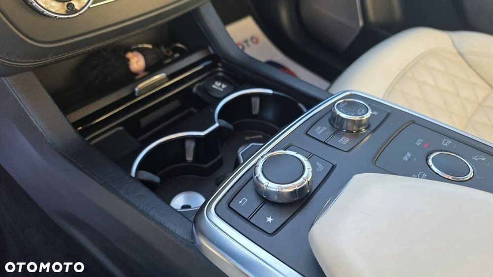 Mercedes-Benz GL - 13