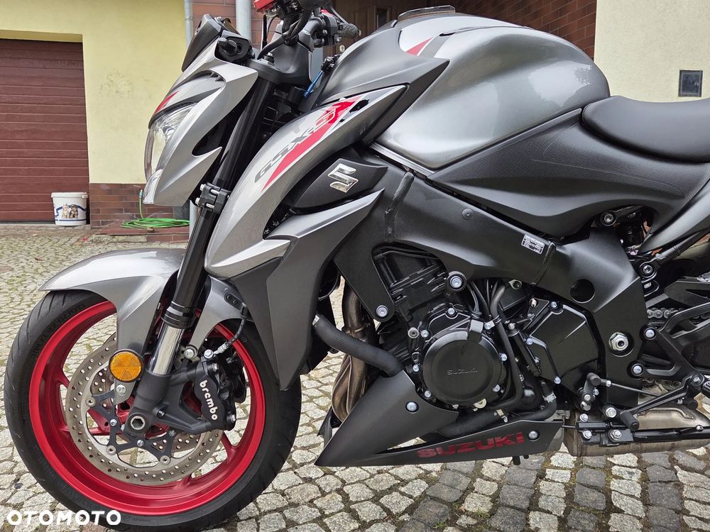 Suzuki GSX - 7