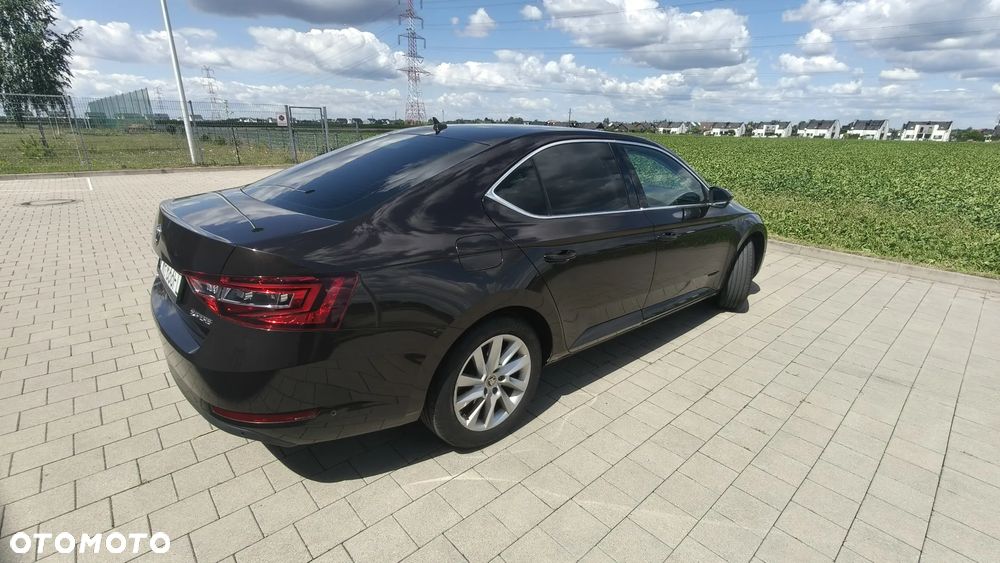 Skoda Superb 2.0 TDI Style - 4