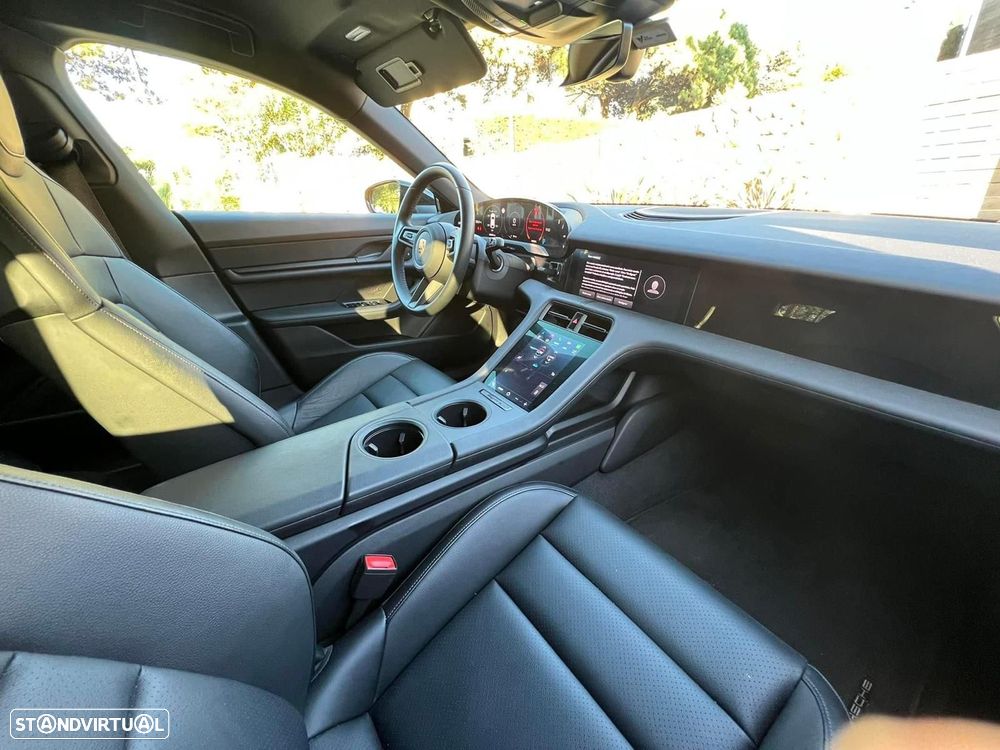 Porsche Taycan Cross Turismo 4 - 7