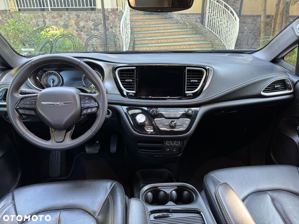Chrysler Pacifica - 28