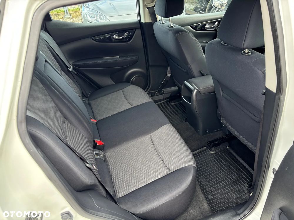 Nissan Qashqai 1.2 DIG-T Acenta EU6 - 17