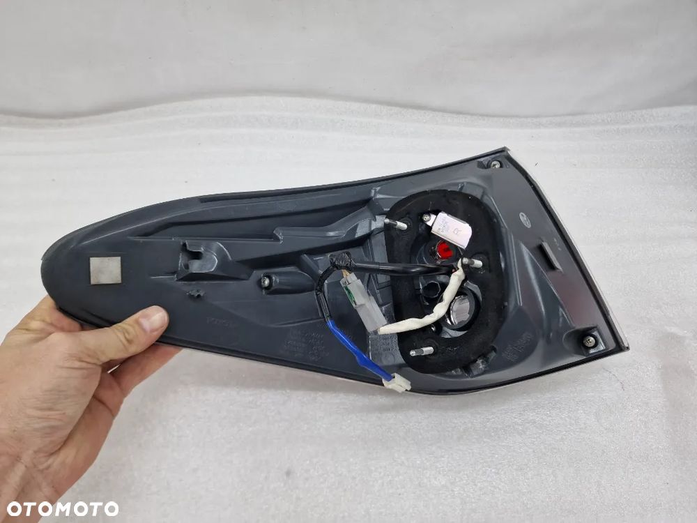 LEXUS RX 09- PRAWA LAMPA TYLNA TYLNIA TYŁ , NR : KOITO 4892 , NR AUKCJI LMT51 - 11