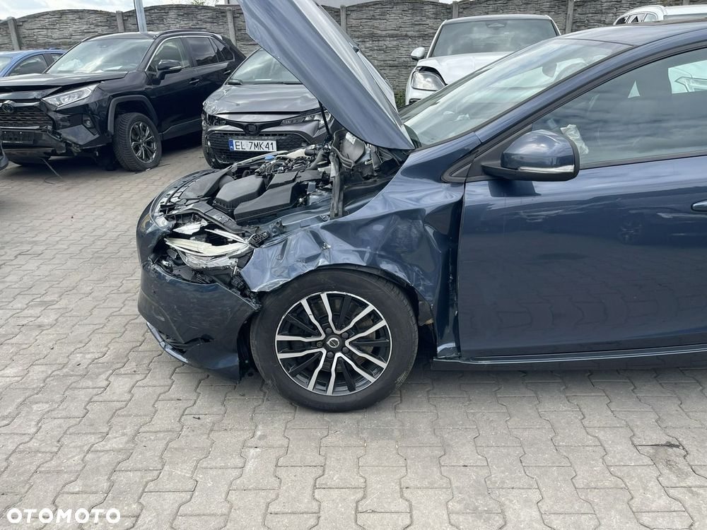 Volvo V40 D3 Drive-E SCR Momentum - 4