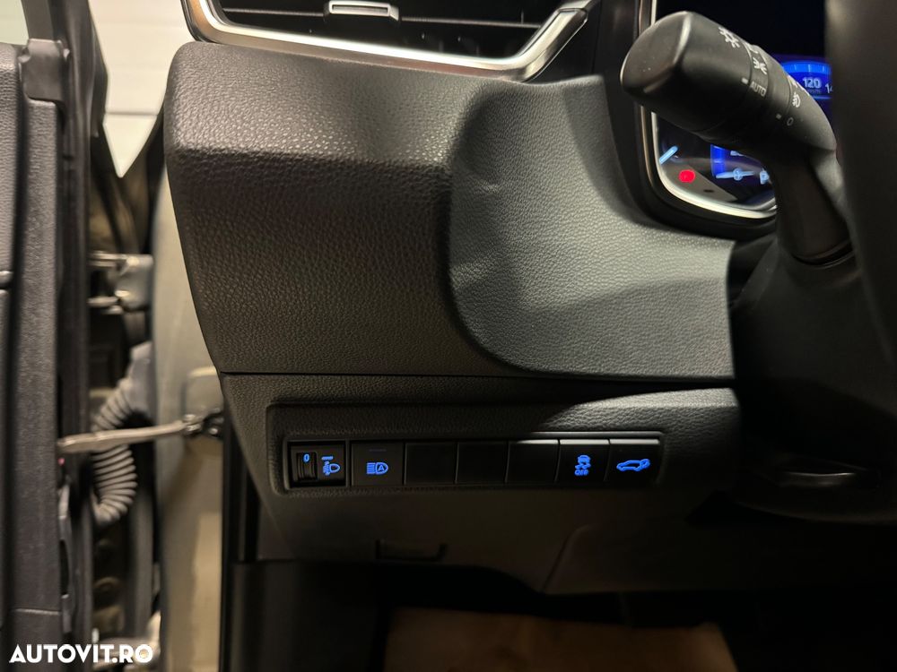 Toyota Corolla 1.8 Hybrid Team Deutschland - 16