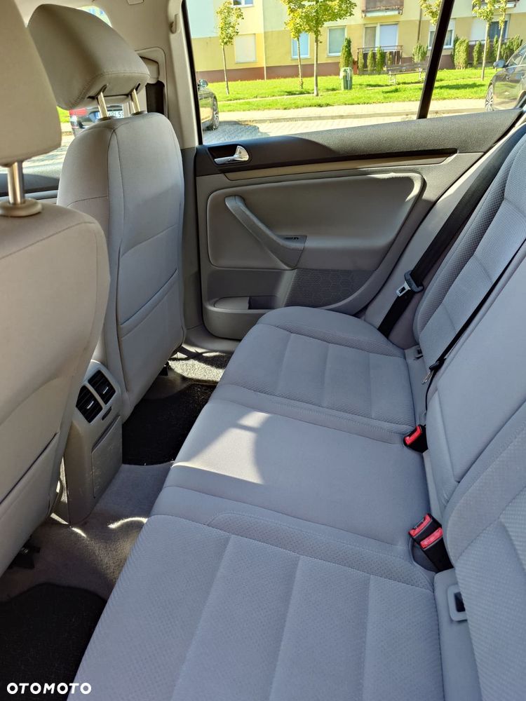 Volkswagen Golf 1.6 FSI Comfortline - 23