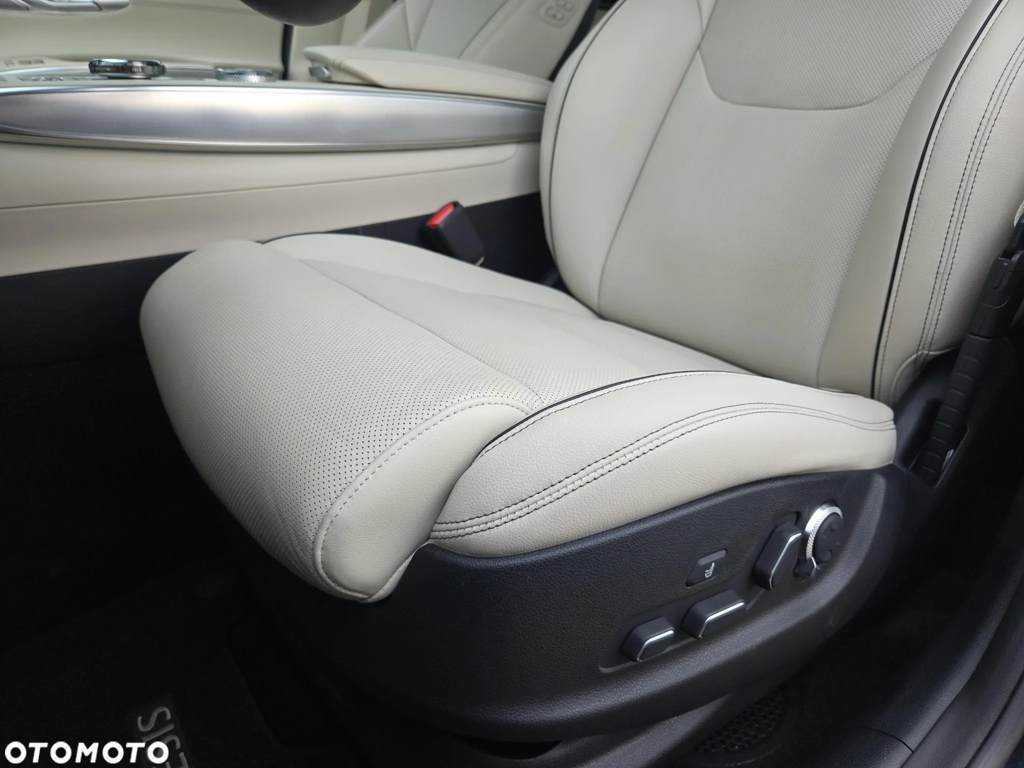 Genesis GV70 2.5T AWD AT8 Luxury Line - 12