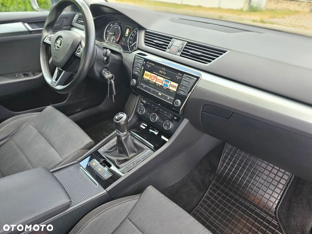 Skoda Superb 2.0 TDI Premium Edition - 13