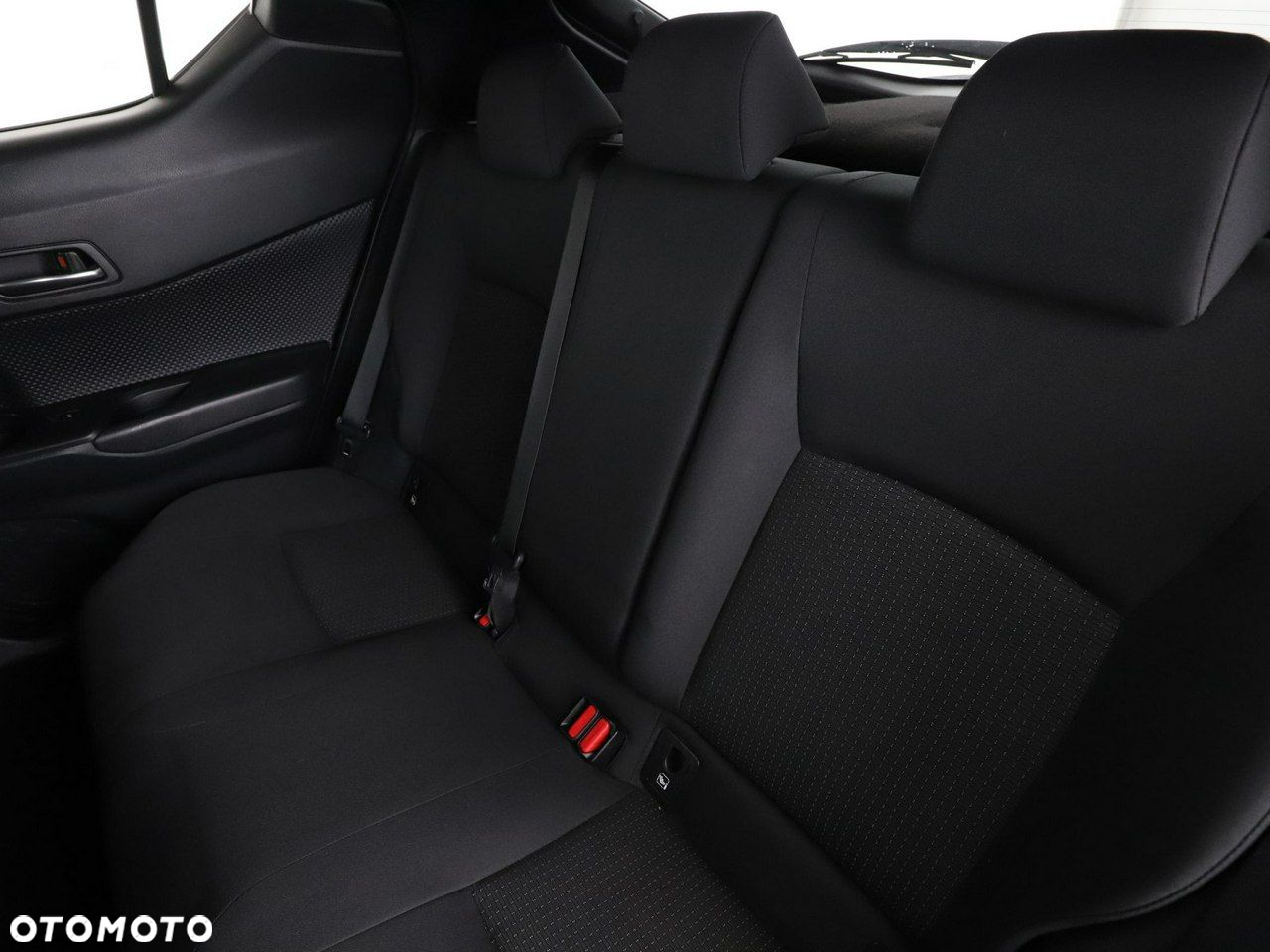 Toyota C-HR 1.2 Turbo Team Deutschland - 17