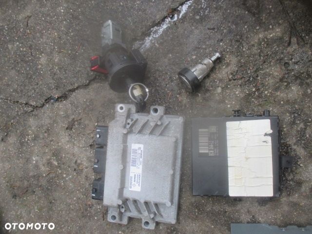 RENAULT TWINGO II 2 KOMPUTER stacyjka immo uch S120200113A 8200774747 - 1