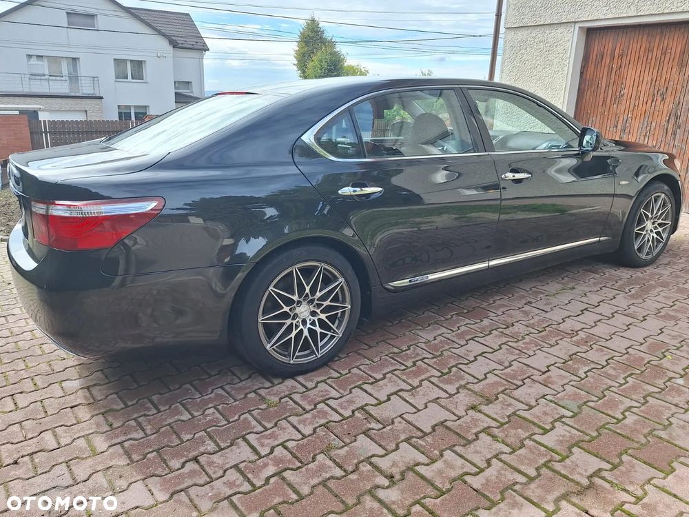 Lexus LS - 8