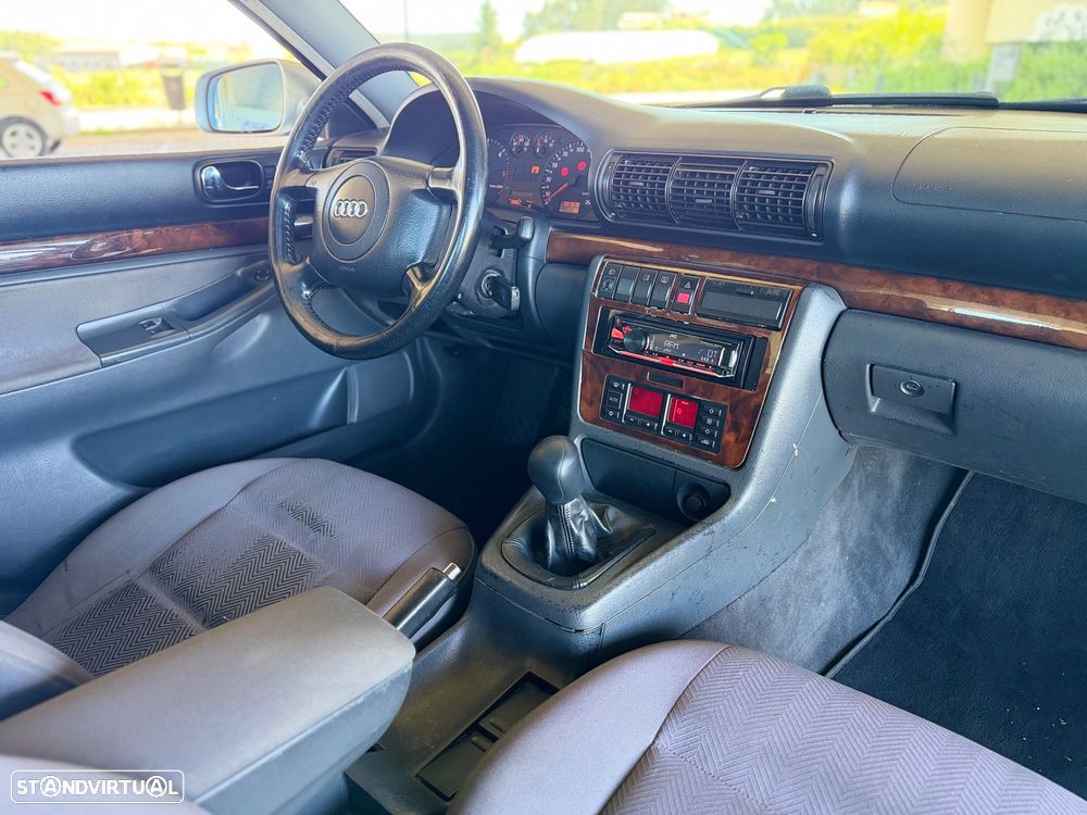 Audi A4 1.9 TDI Attraction - 9