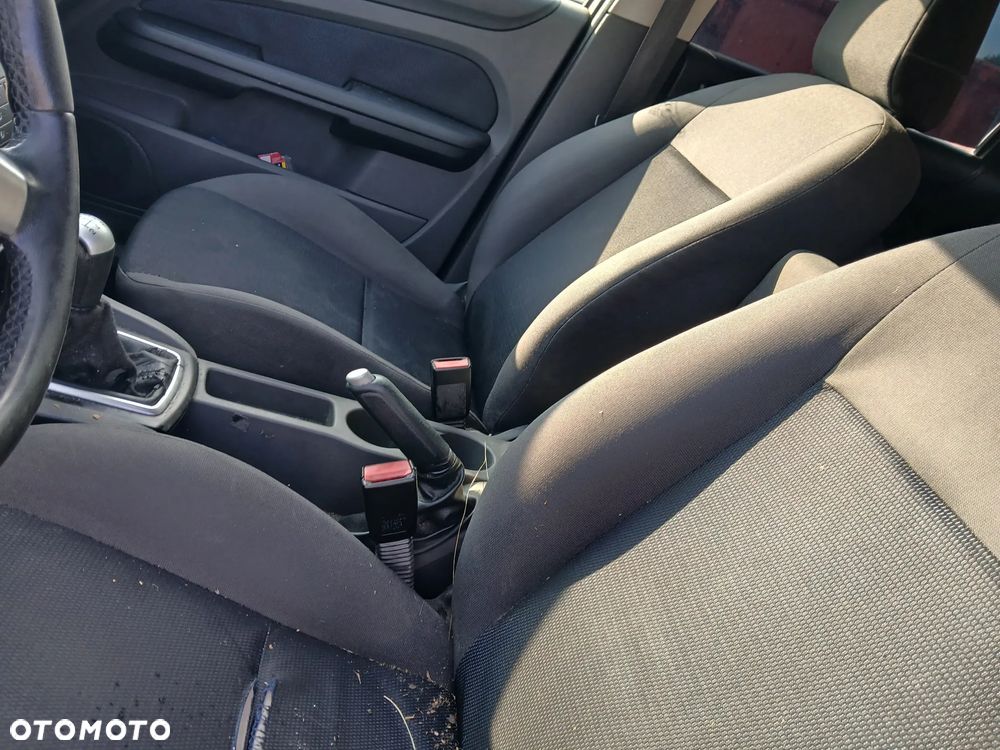 ford focus MK2 II V3 fotel fotele kanapa deska kokpit podsufitka boczek boczki klamka podłokietnik - 5