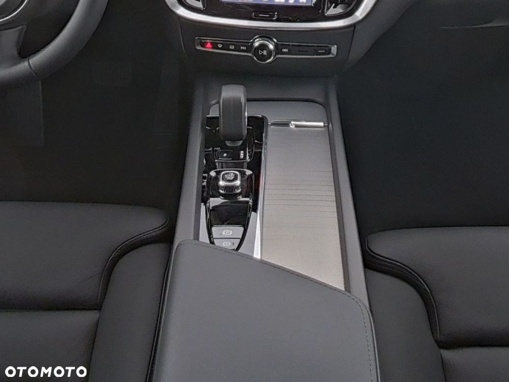 Volvo V60 B4 B DKG Plus Dark - 6