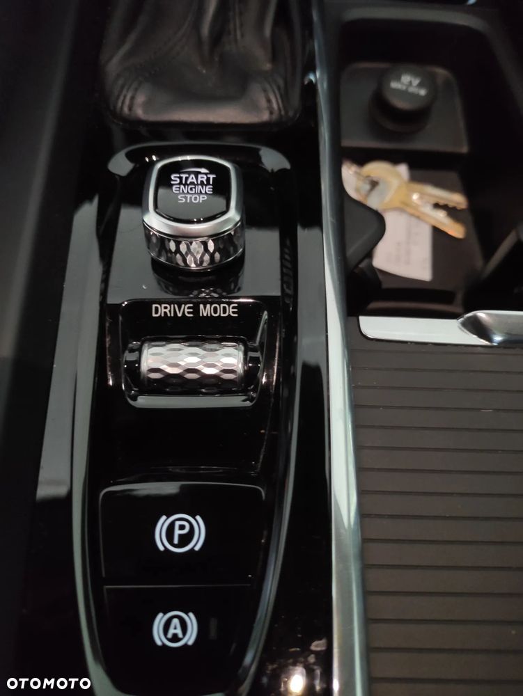 Volvo XC 60 T6 AWD Geartronic Momentum - 23
