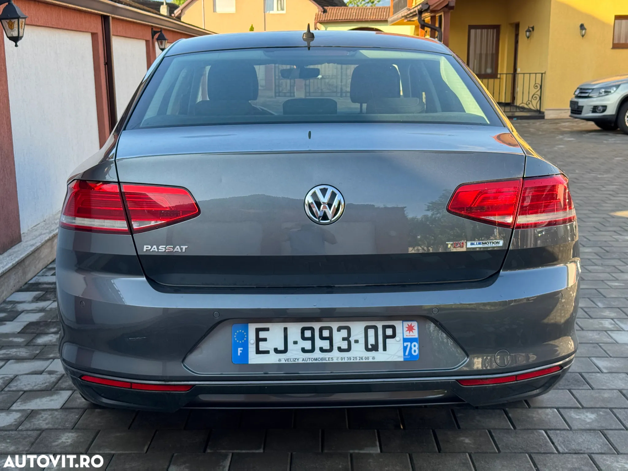 Volkswagen Passat - 11