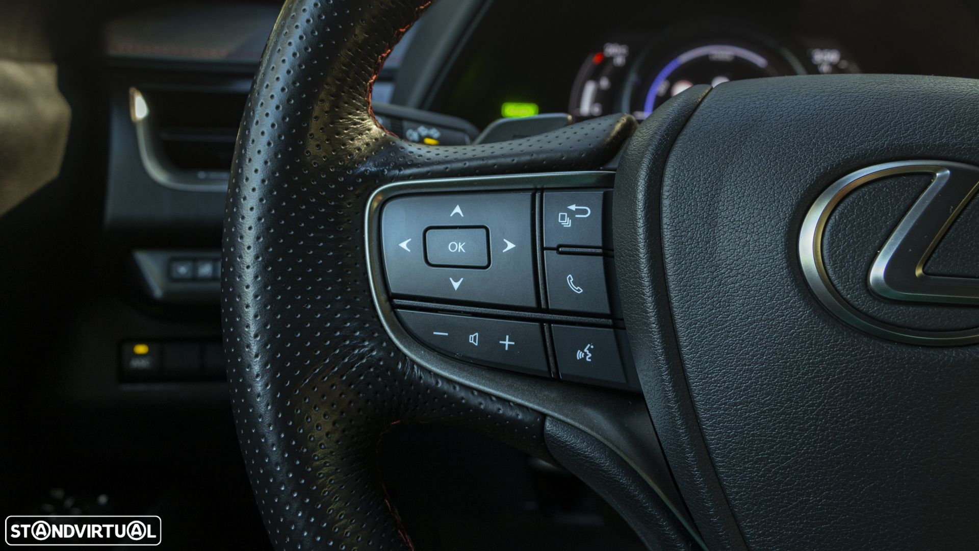 Lexus UX 250h F Sport - 39