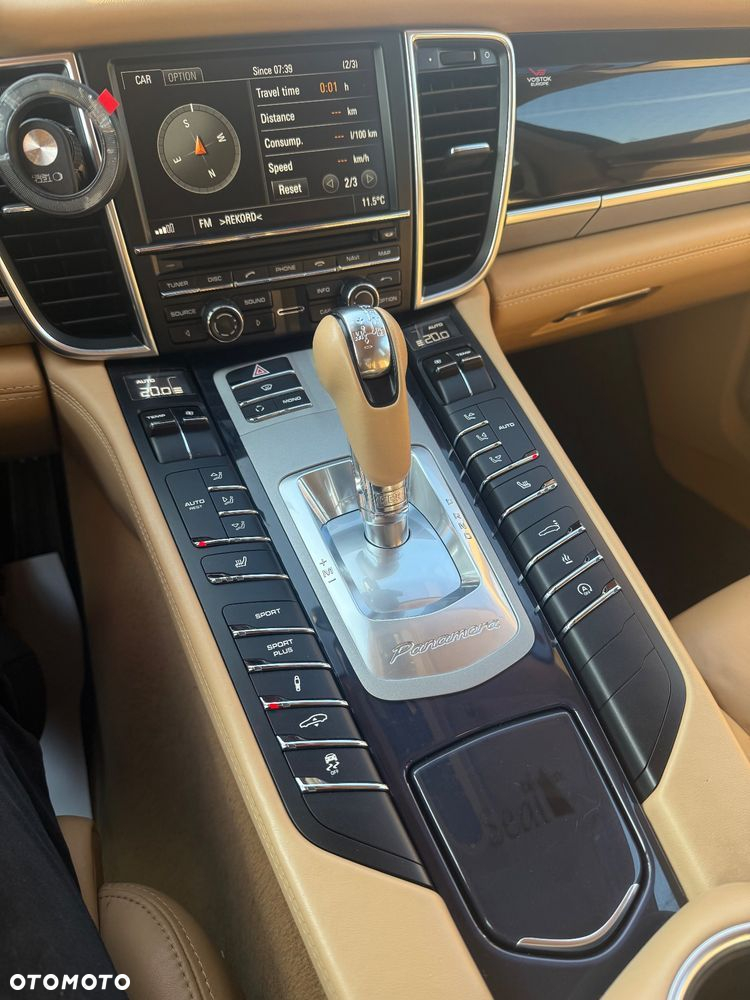 Porsche Panamera 4 PDK Platinum Edition - 24
