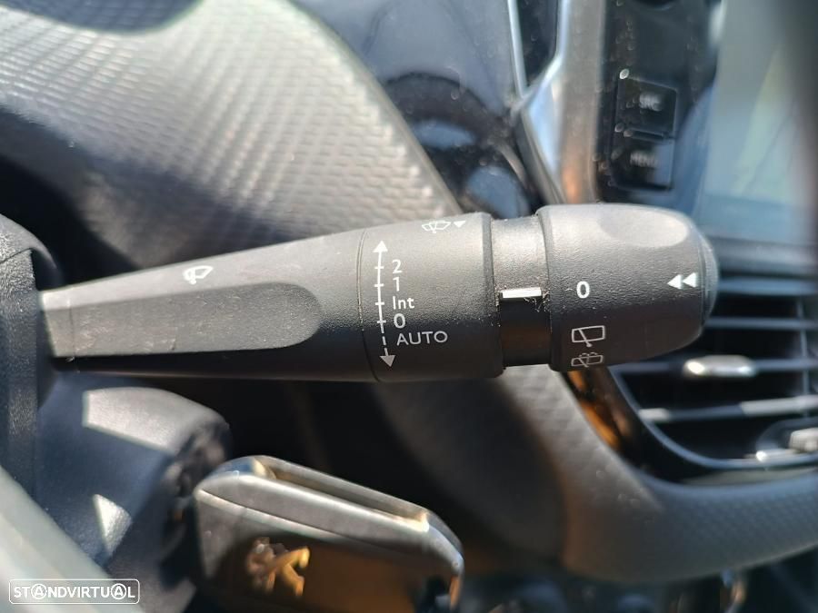 Peugeot 2008 1.5 BlueHDi Signature - 11