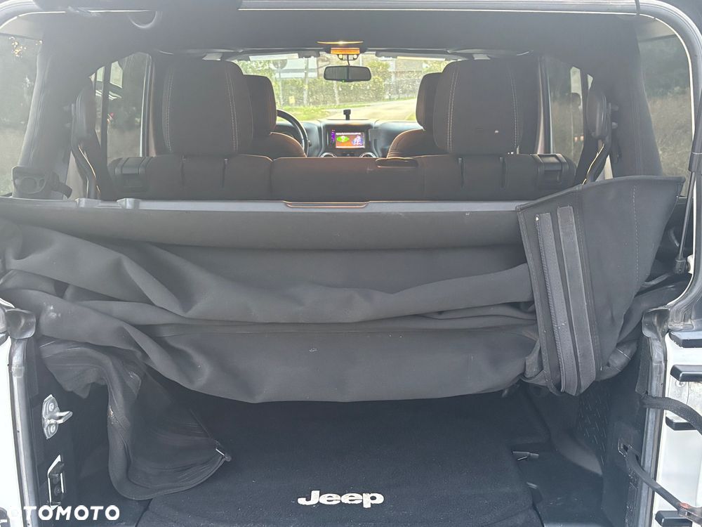 Jeep Wrangler 3.6 Unlim Sahara - 18
