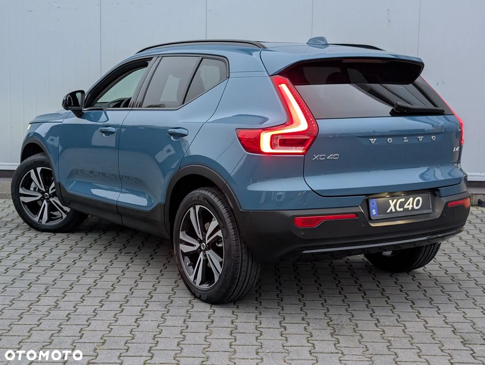 Volvo XC 40 B4 AWD Ultimate Dark - 2