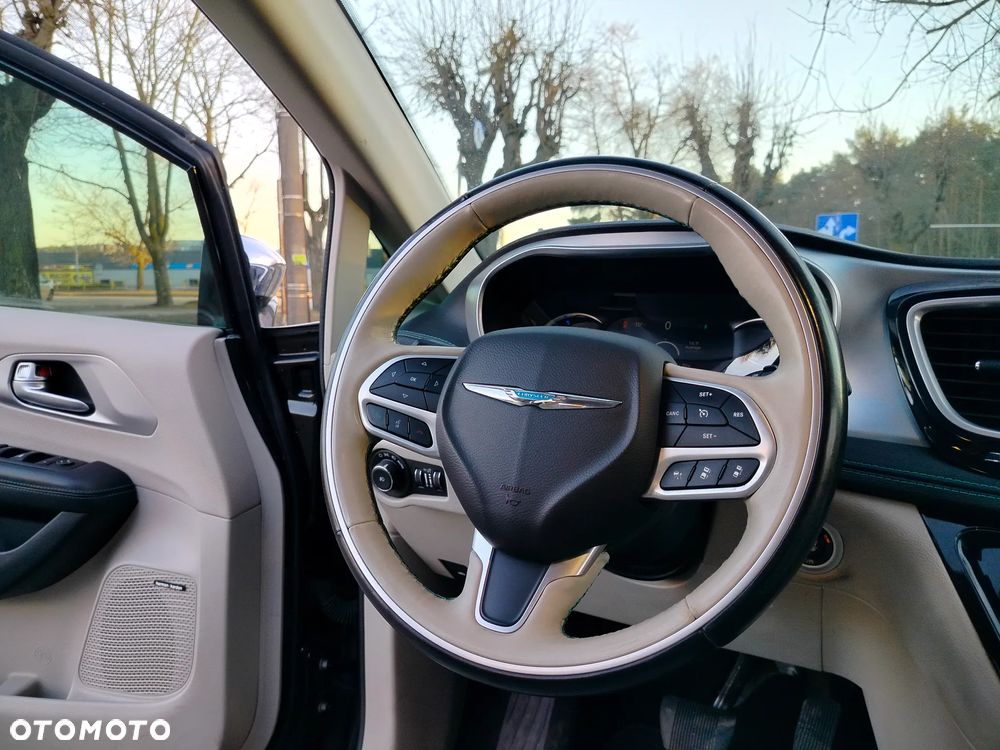 Chrysler Pacifica - 21