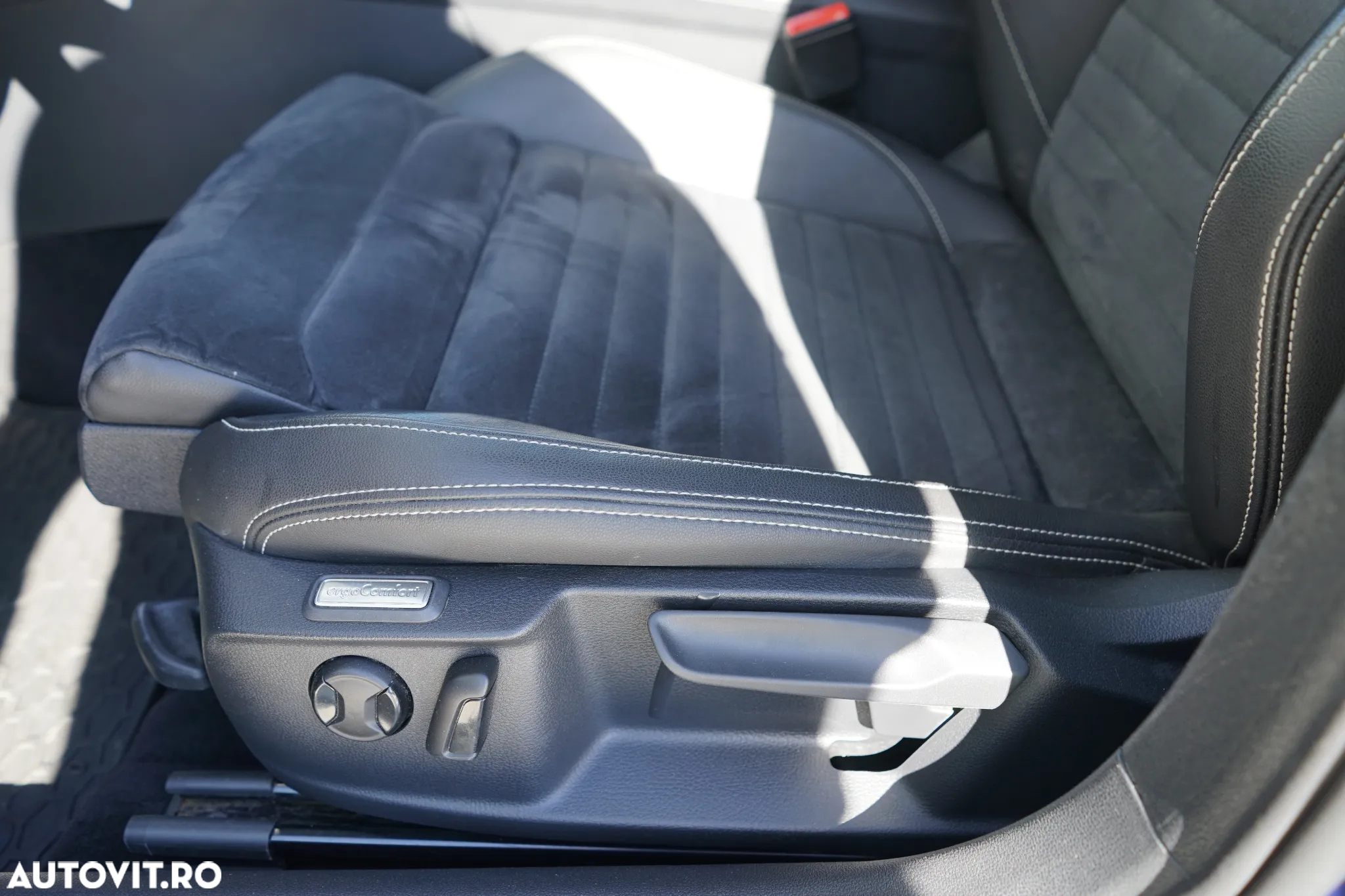 Volkswagen Passat Variant 2.0 TDI DSG 4Motion Highline - 12